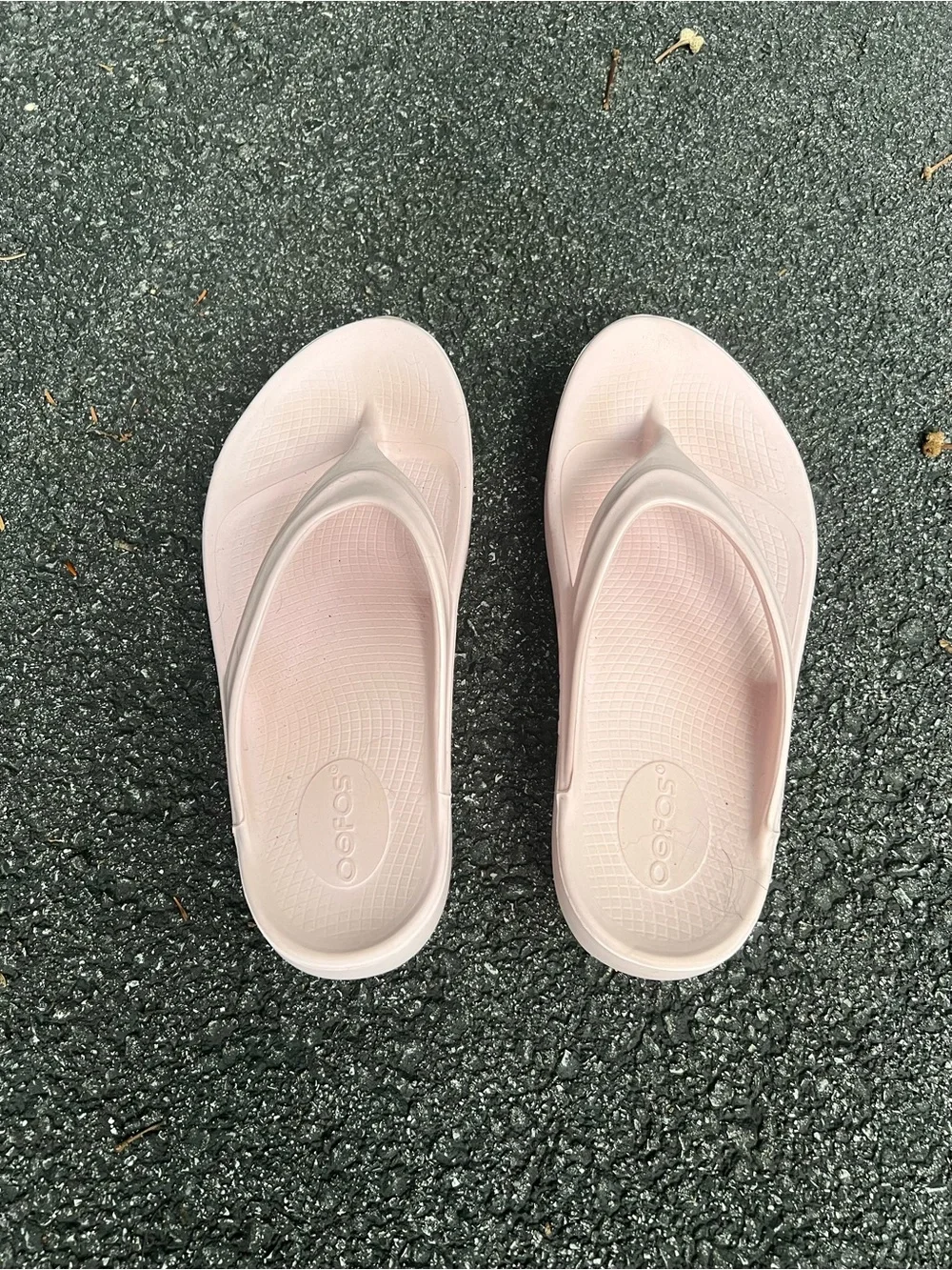 OOFOS Women's OOlala Sandals in Pale Pink